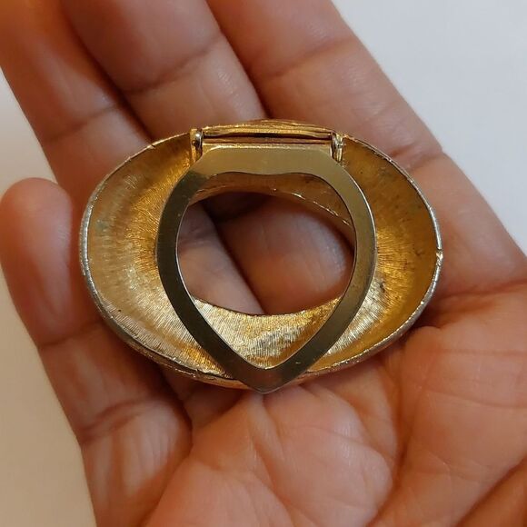 Vintage Lieba USA Gold Tone Reticulated Structured Oval Shaped Scarf Ring Clip - Picture 3 of 6